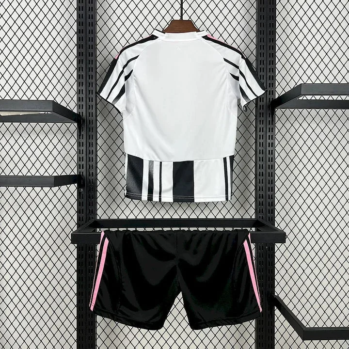 Kit Enfant Juventus Domicile 2025/2026